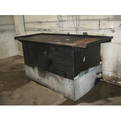 Waste oil tank with work bench top